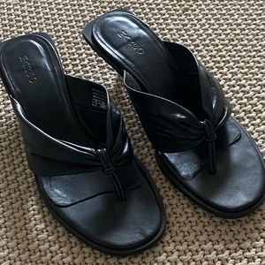 SOLD 🚫 Kitten heel sandals